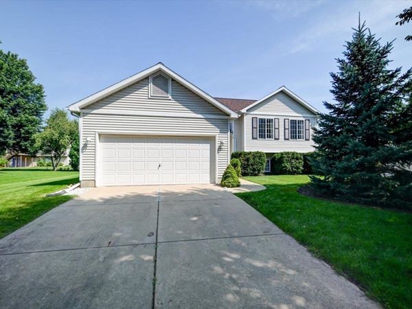 201 Vista Drive, Cottage Grove, WI 53527