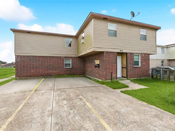 953 E MONTEREY Court, Gretna, LA 70056