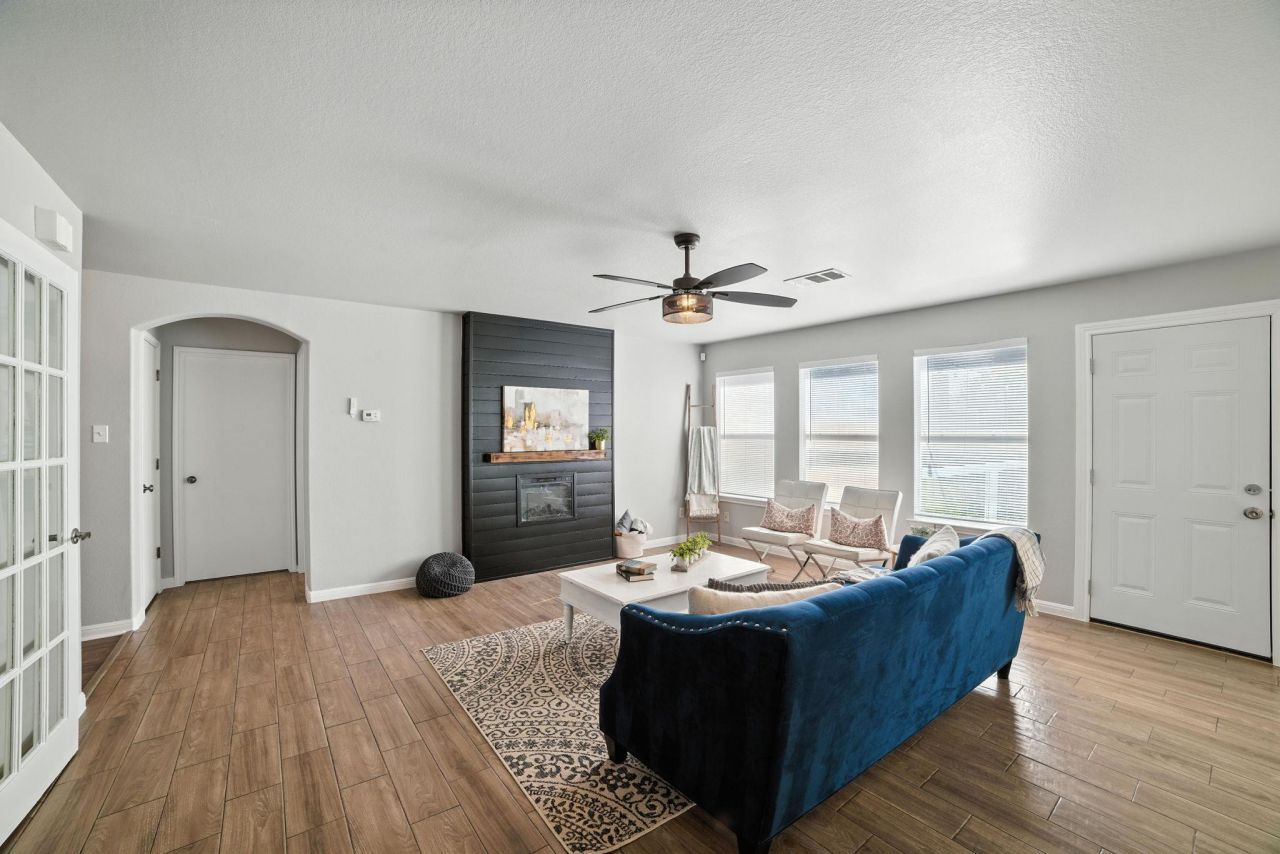 1107 Blewett Dr, Hutto, TX 78634 Main Photo