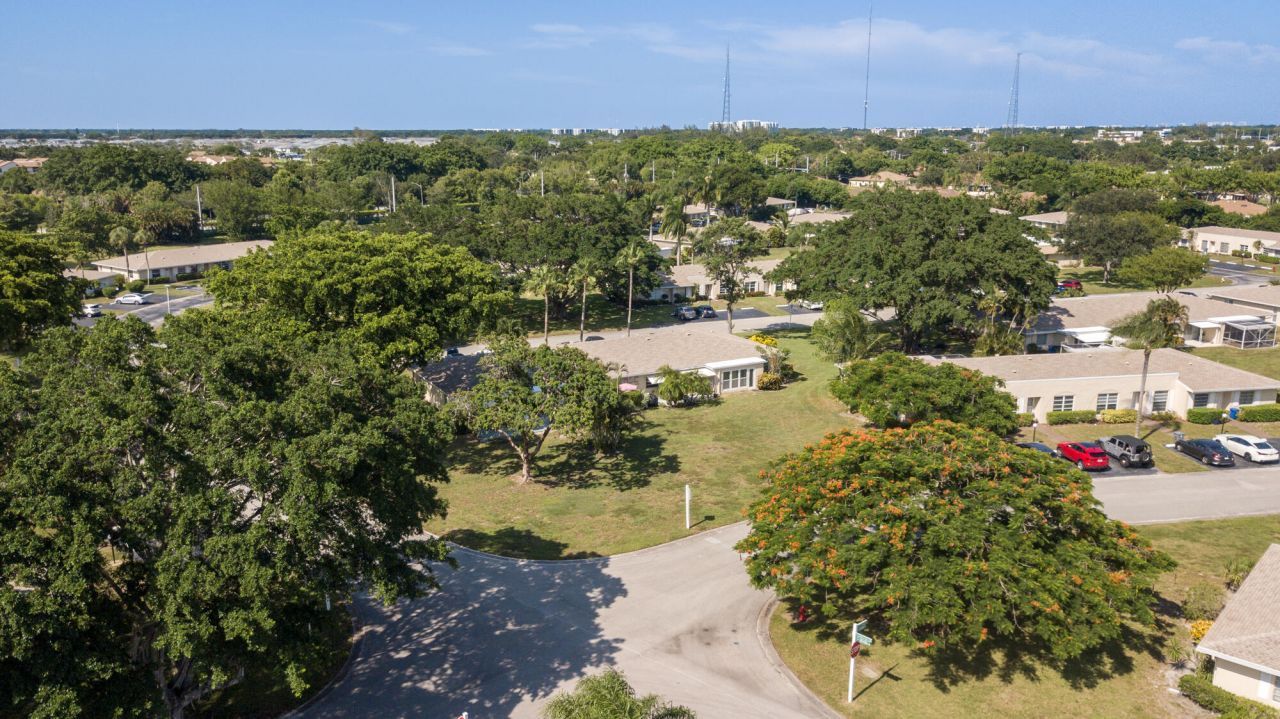 8666 Bella Vista Drive, Unit 111, Boca Raton, FL 33433 Photo