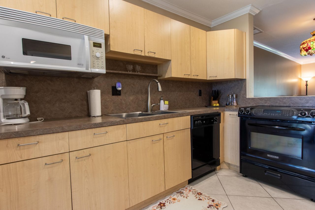 8666 Bella Vista Drive, Unit 111, Boca Raton, FL 33433 Photo