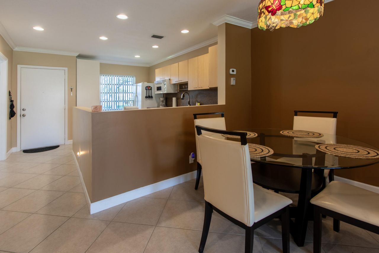 8666 Bella Vista Drive, Unit 111, Boca Raton, FL 33433 Photo