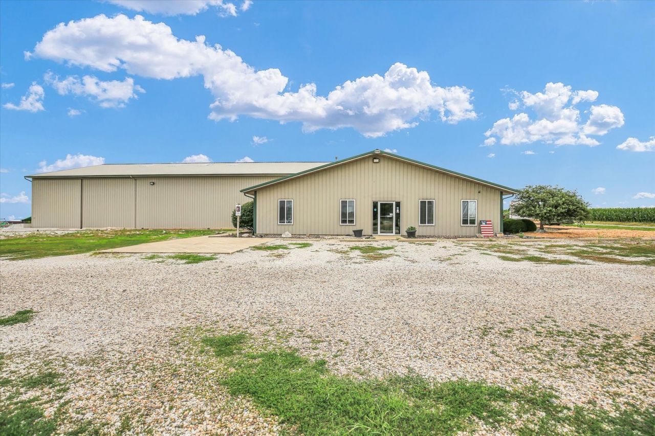 1069 County Road 900, Champaign, IL 61822