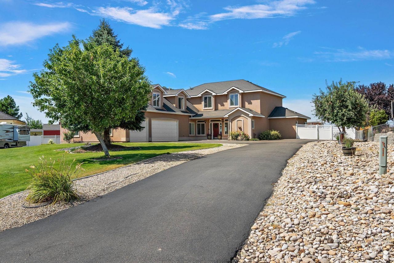 18227 Southlake Cir, Caldwell, ID 83607 Main Photo