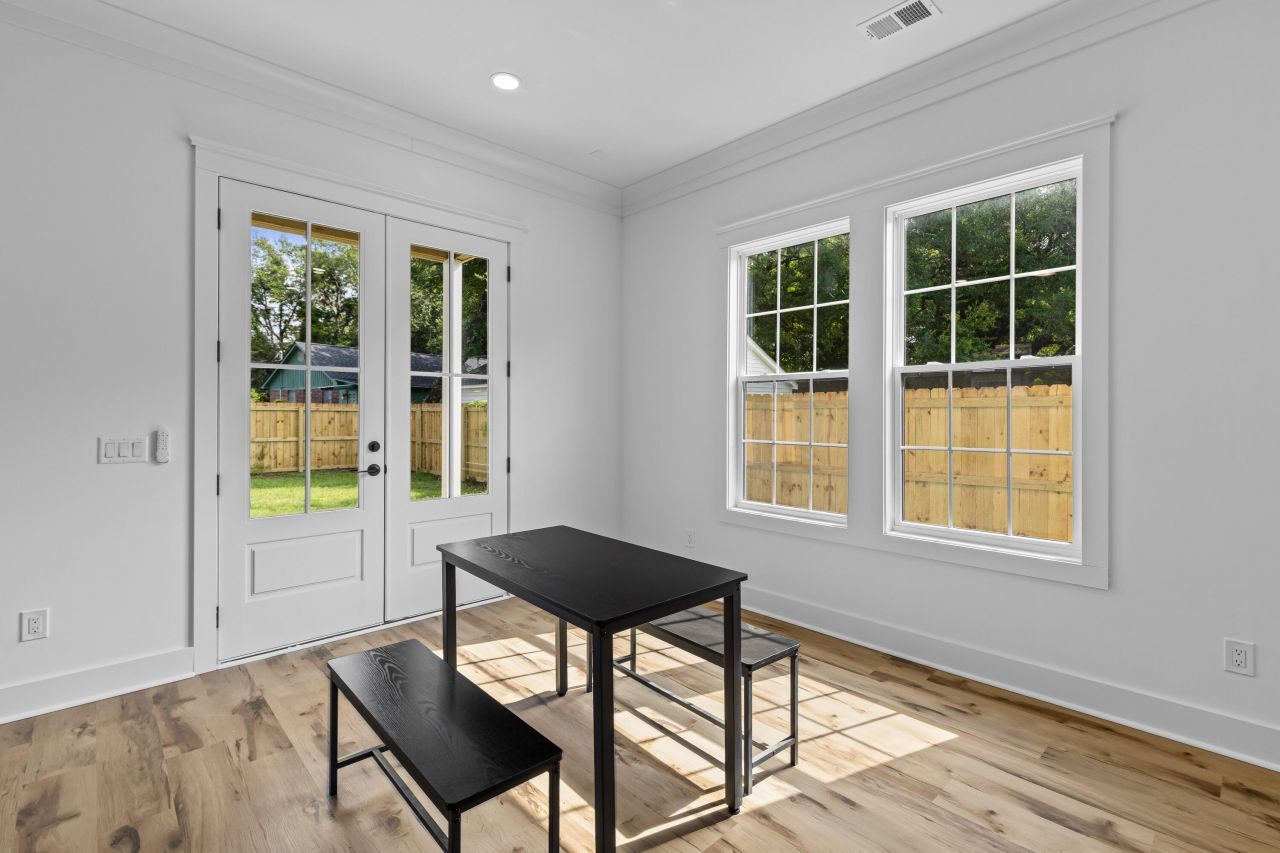 1918 Emden Street Photo 10