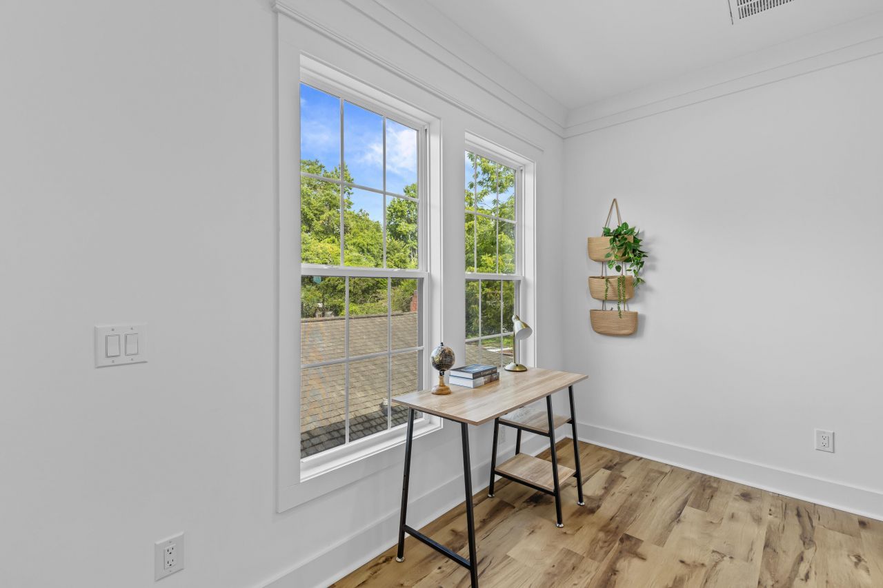 1918 Emden Street Photo 13