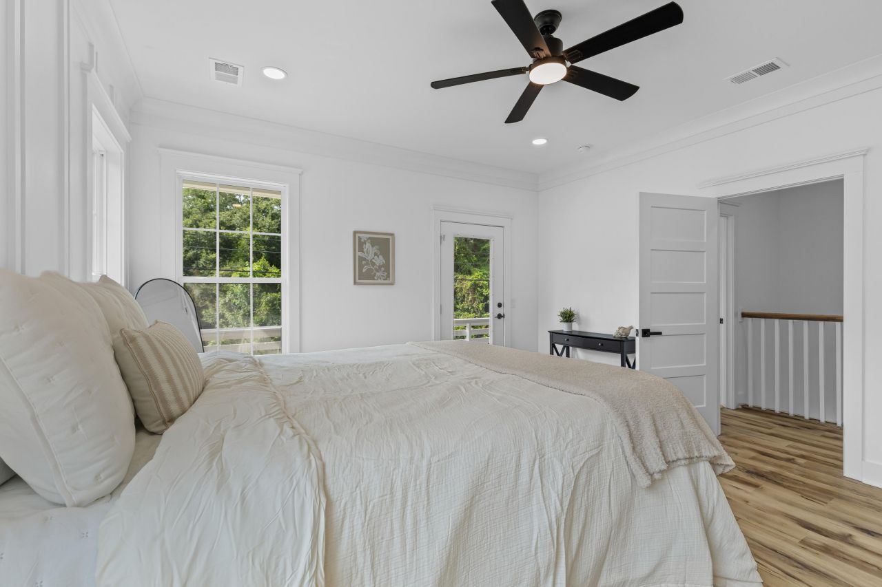 1918 Emden Street Photo 16