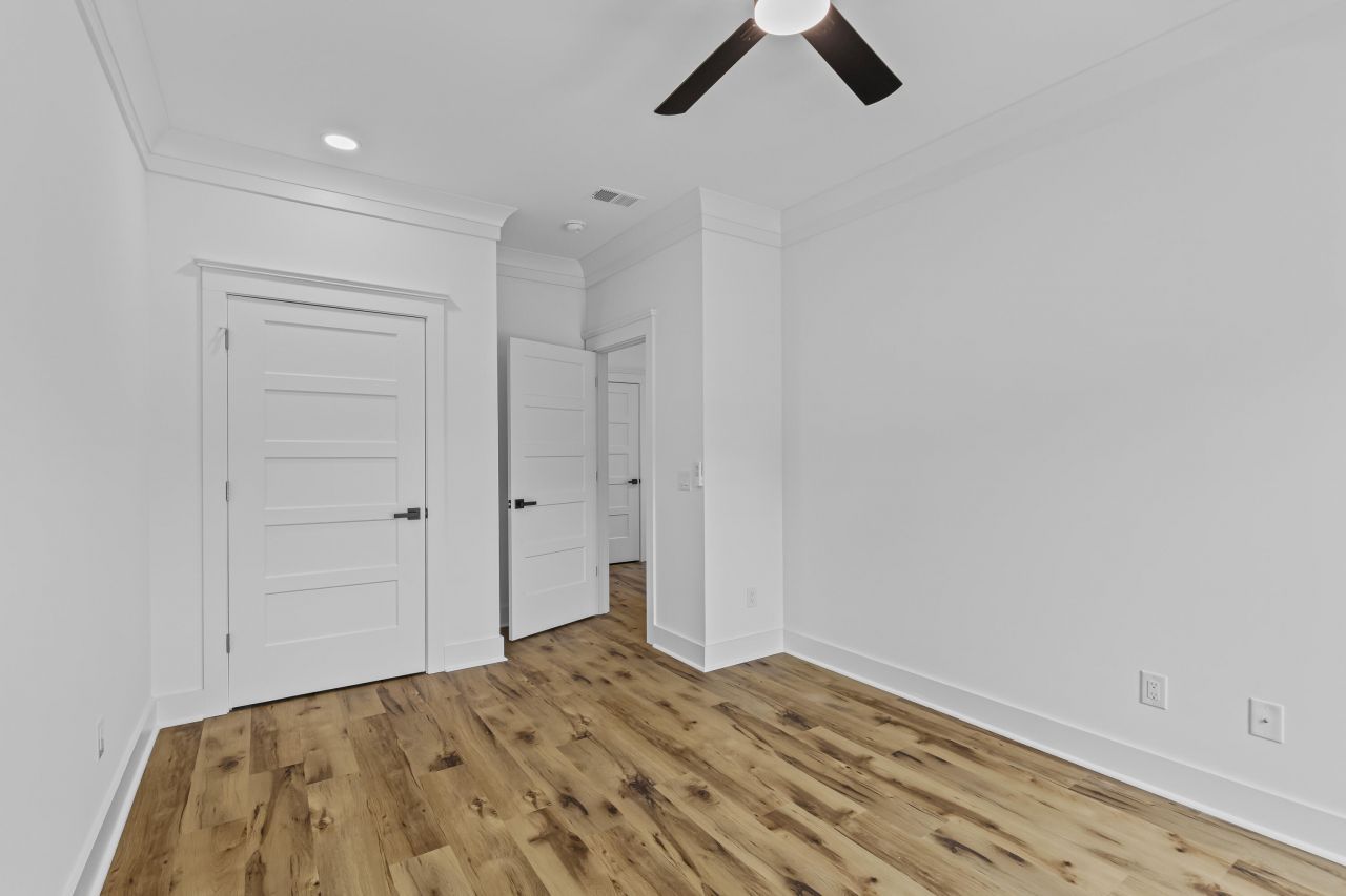 1918 Emden Street Photo 23