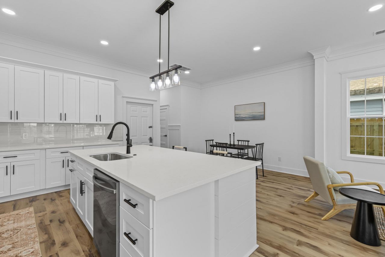 1918 Emden Street Photo 4