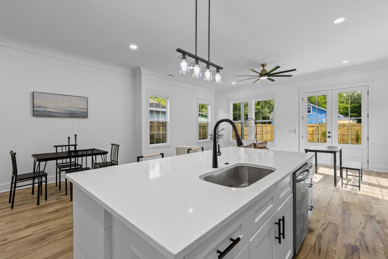 1918 Emden Street Photo 5