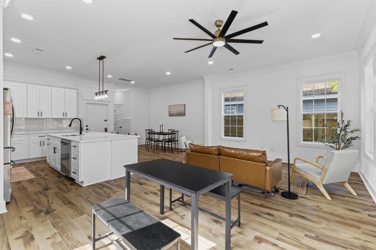 1918 Emden Street Photo 6