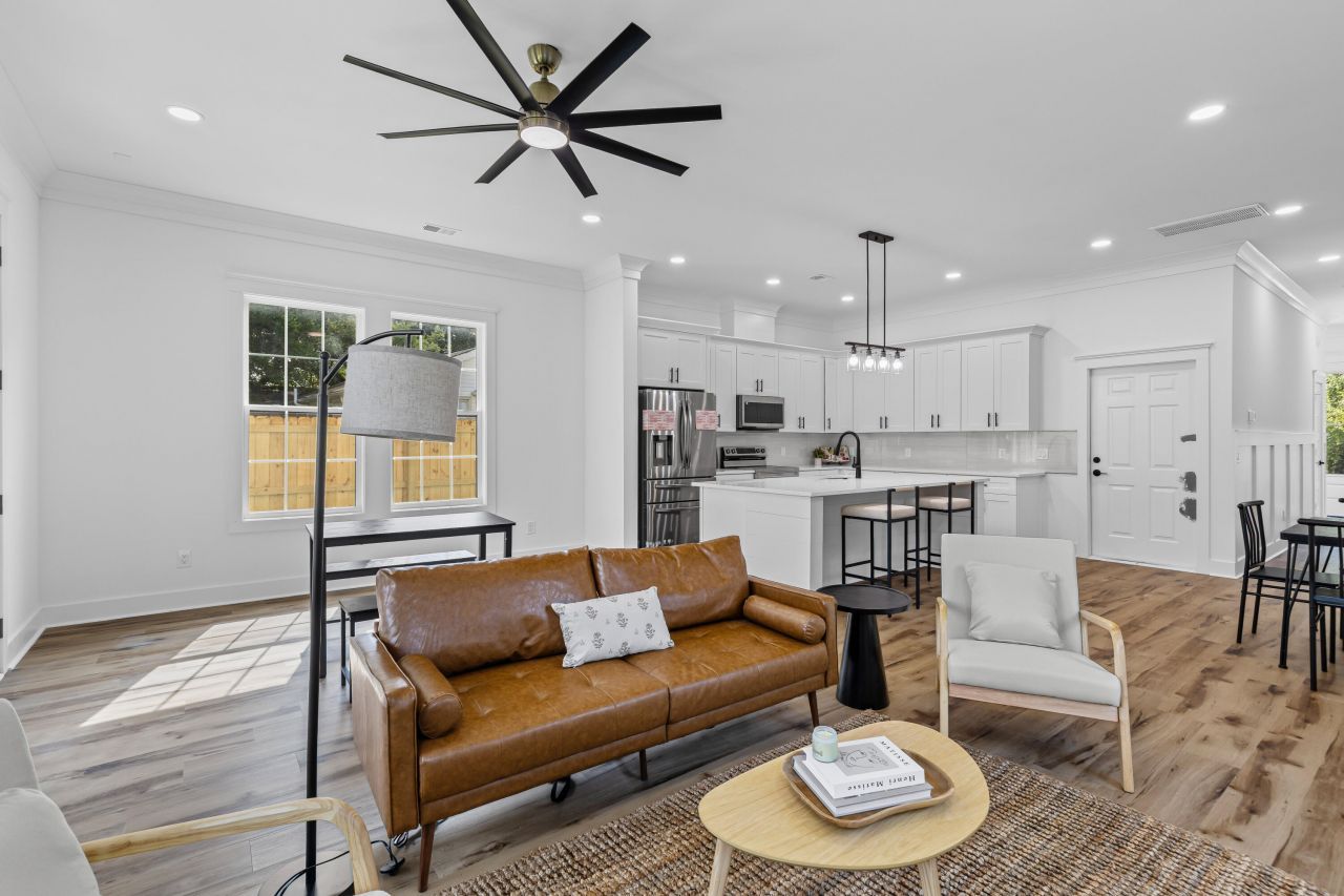 1918 Emden Street Photo 7