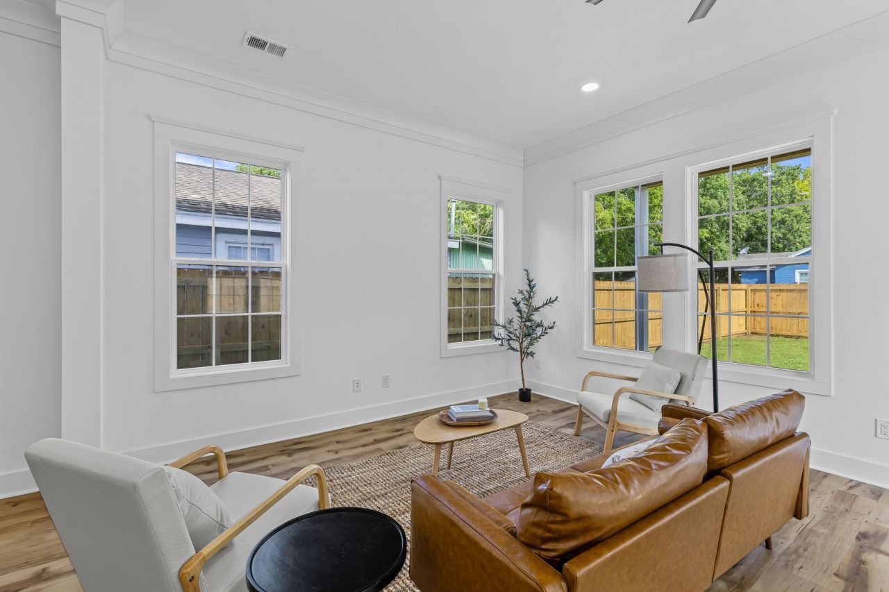 1918 Emden Street Photo 8