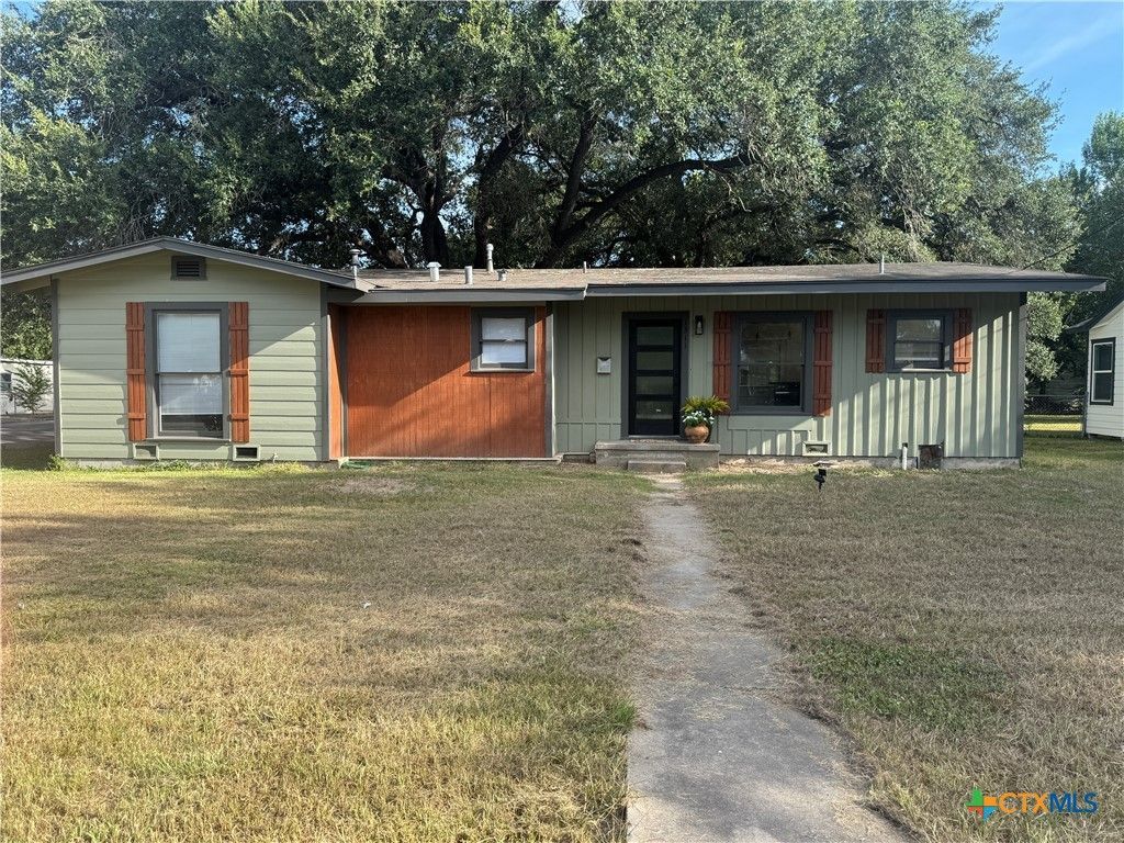 1311 E Park Avenue, Victoria, TX 77901 Main Photo