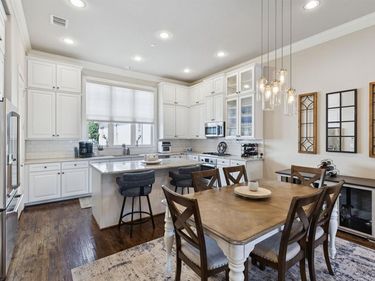 561 S Cesar Chavez Boulevard, Dallas, TX 75201