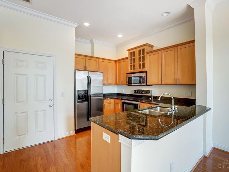 252 Stetson Street, Unit 303, Cincinnati, OH 45219 Photo 3