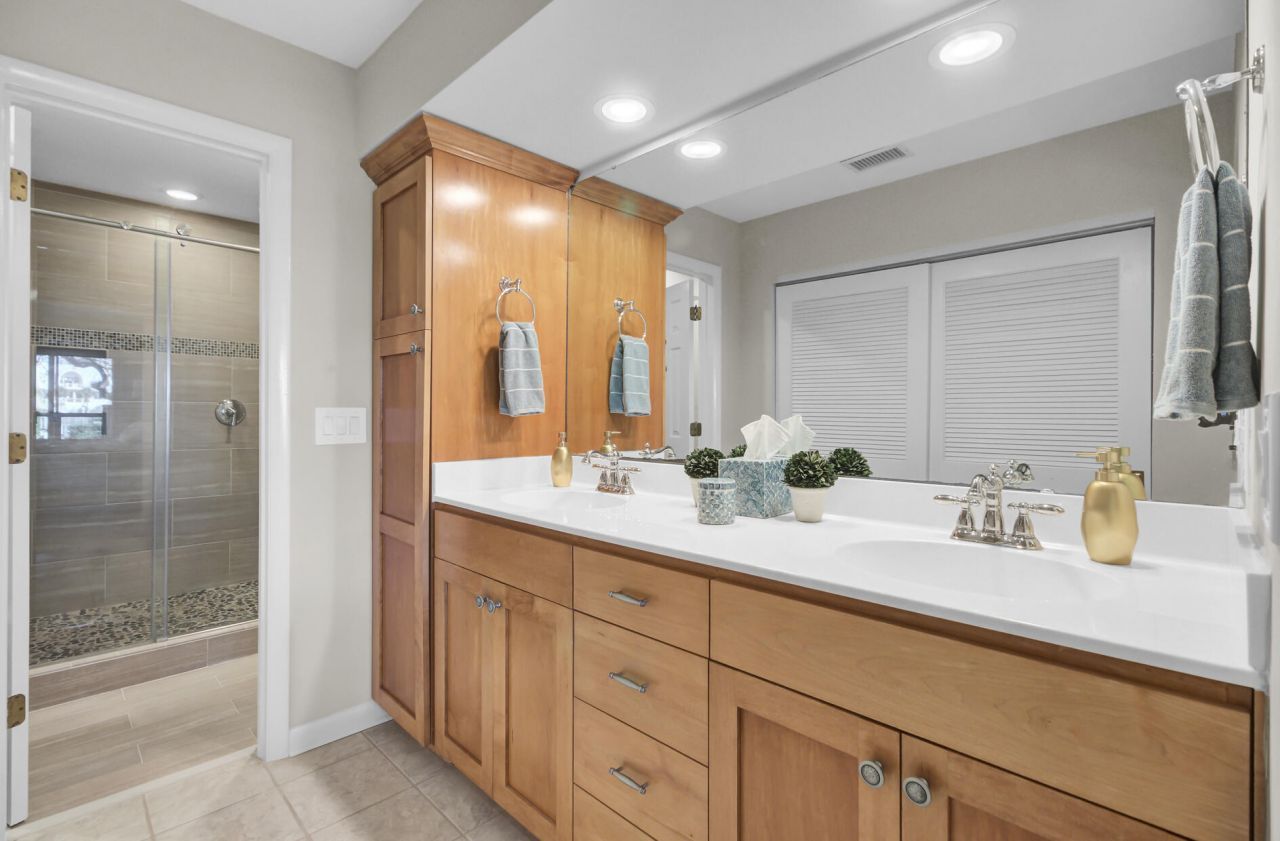 409 Yacht Harbor Court Photo 19