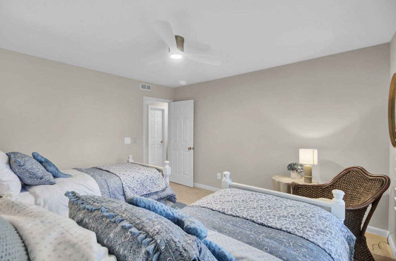 409 Yacht Harbor Court Photo 22