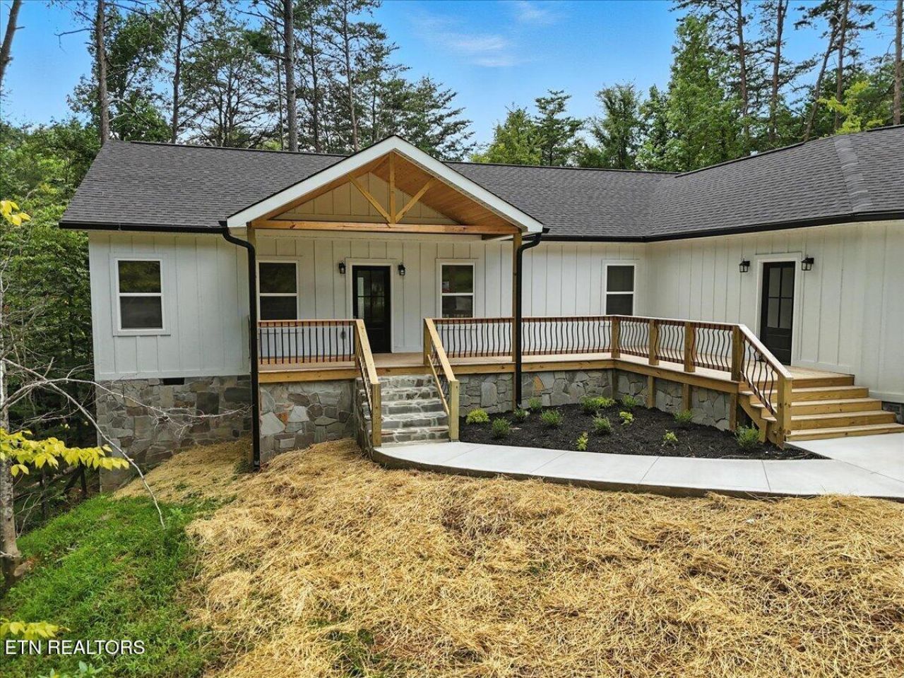 177 Cove Springs Drive Drive Dandridge, TN 37725