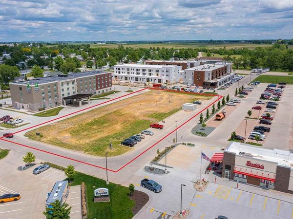 5975 Carlson Way, Marion, IA 52302