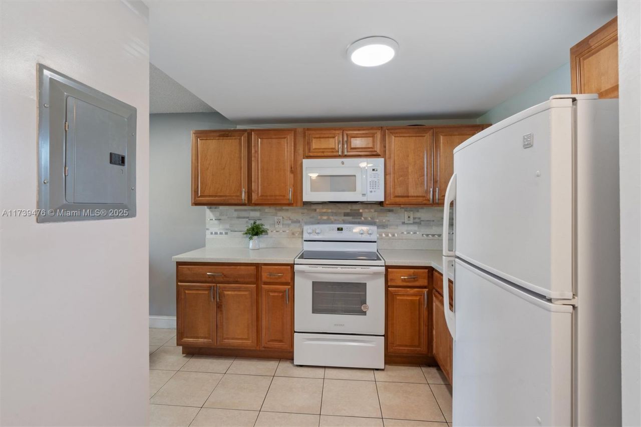 9761 Sunrise Lakes Blvd, Unit 107, Sunrise, FL 33322 Photo