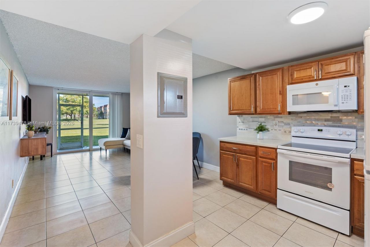 9761 Sunrise Lakes Blvd, Unit 107, Sunrise, FL 33322 Photo