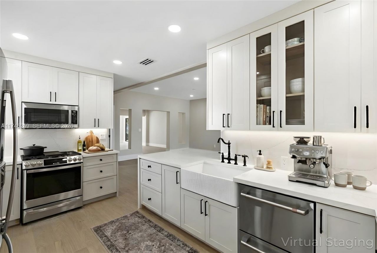 9073 Dickens Ave, Surfside, FL 33154 Photo