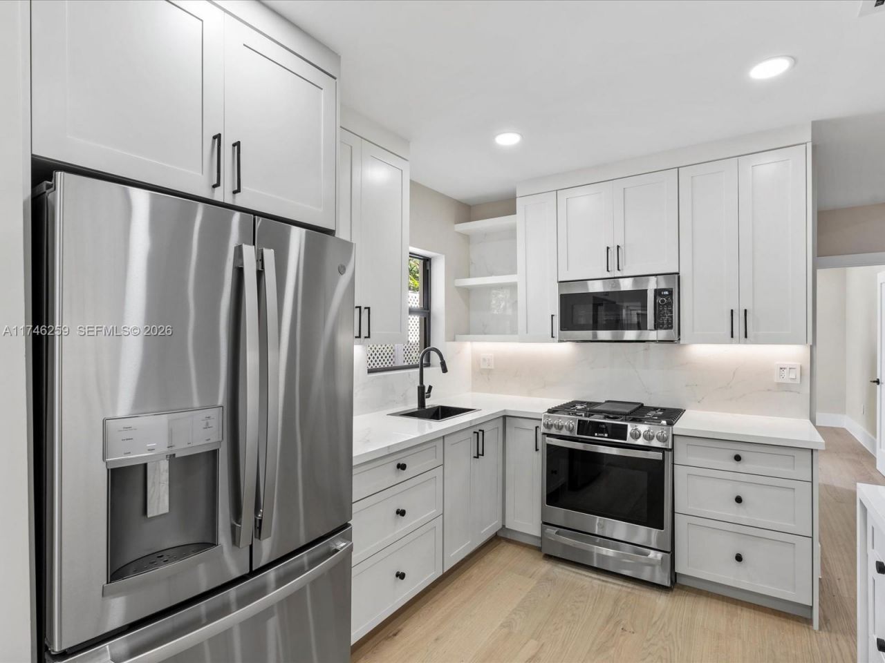 9073 Dickens Ave, Surfside, FL 33154 Photo