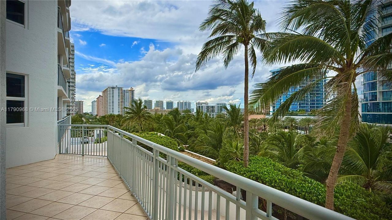 17375 Collins Ave, Unit 608, Sunny Isles Beach, FL 33160 Photo