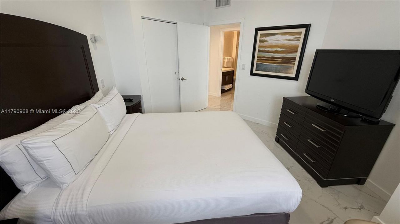 17375 Collins Ave, Unit 608, Sunny Isles Beach, FL 33160 Photo