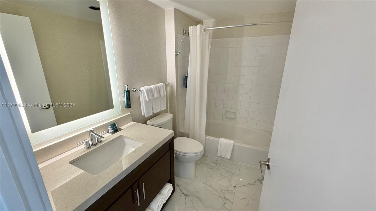 17375 Collins Ave, Unit 608, Sunny Isles Beach, FL 33160 Photo