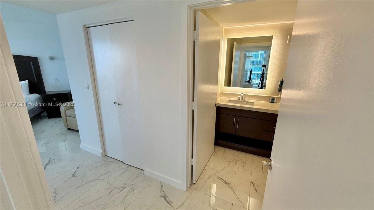17375 Collins Ave, Unit 608, Sunny Isles Beach, FL 33160 Photo
