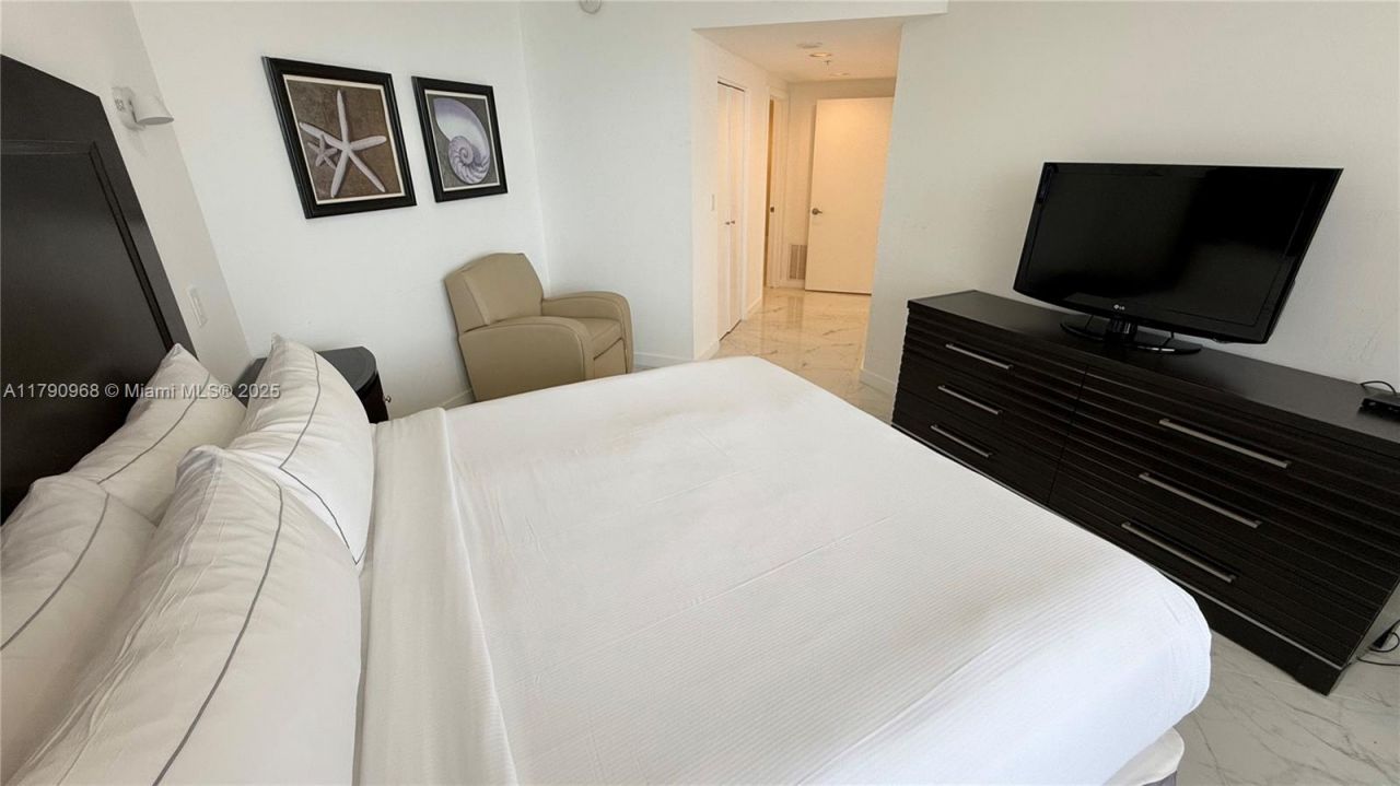 17375 Collins Ave, Unit 608, Sunny Isles Beach, FL 33160 Photo