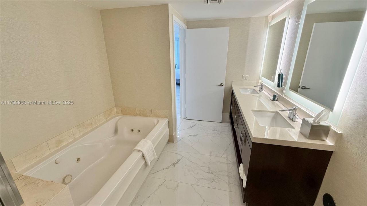 17375 Collins Ave, Unit 608, Sunny Isles Beach, FL 33160 Photo