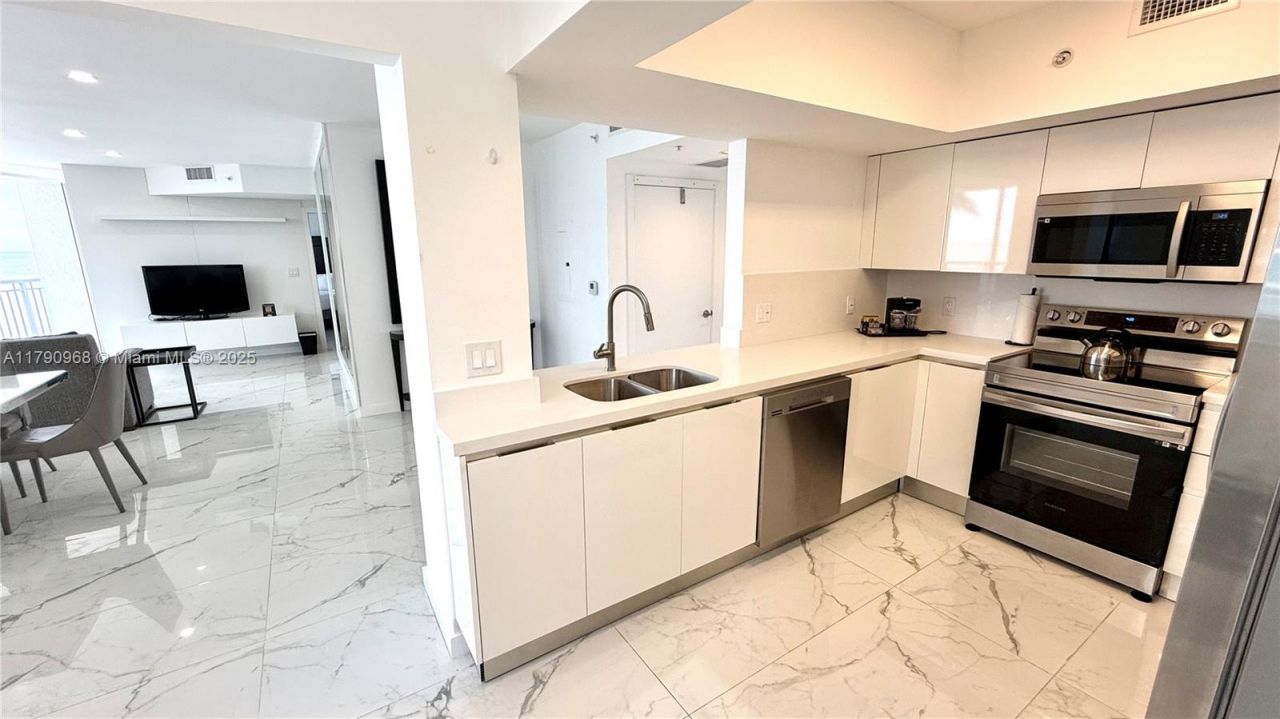 17375 Collins Ave, Unit 608, Sunny Isles Beach, FL 33160 Photo