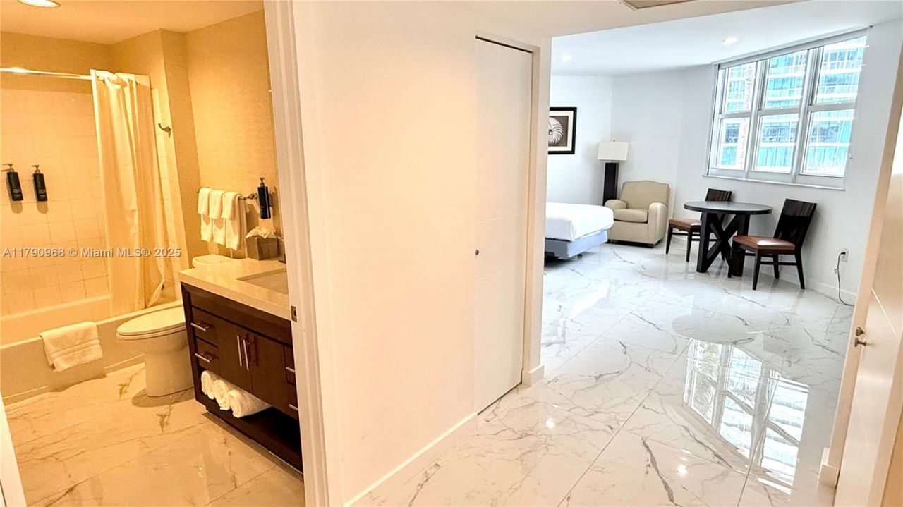 17375 Collins Ave, Unit 608, Sunny Isles Beach, FL 33160 Photo