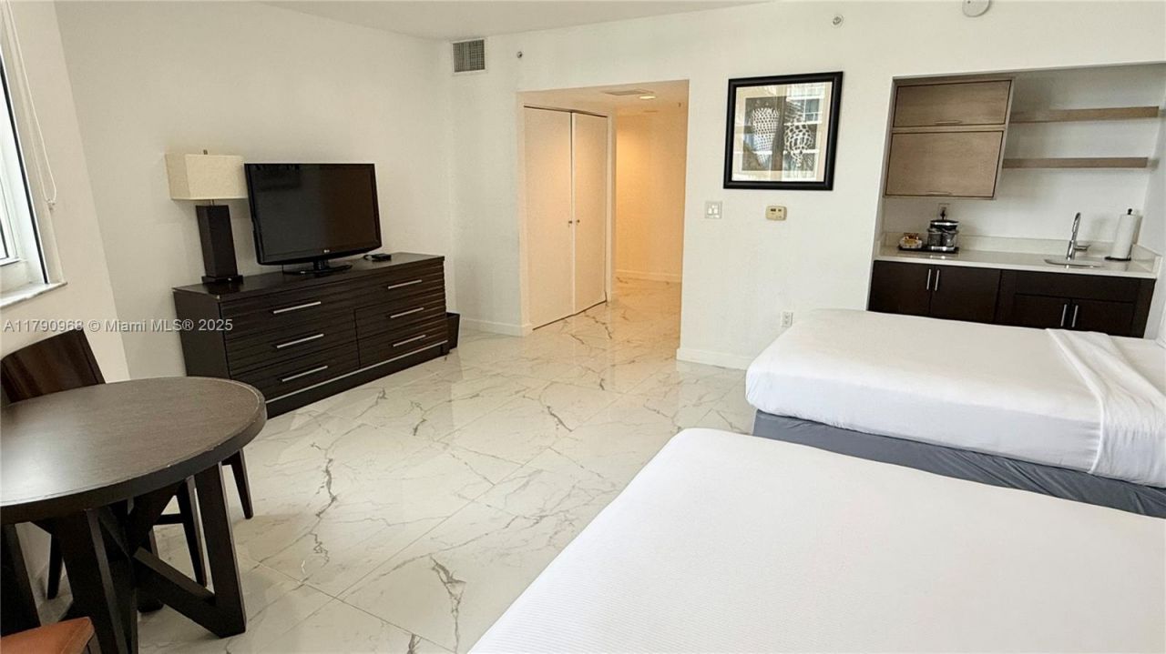 17375 Collins Ave, Unit 608, Sunny Isles Beach, FL 33160 Photo