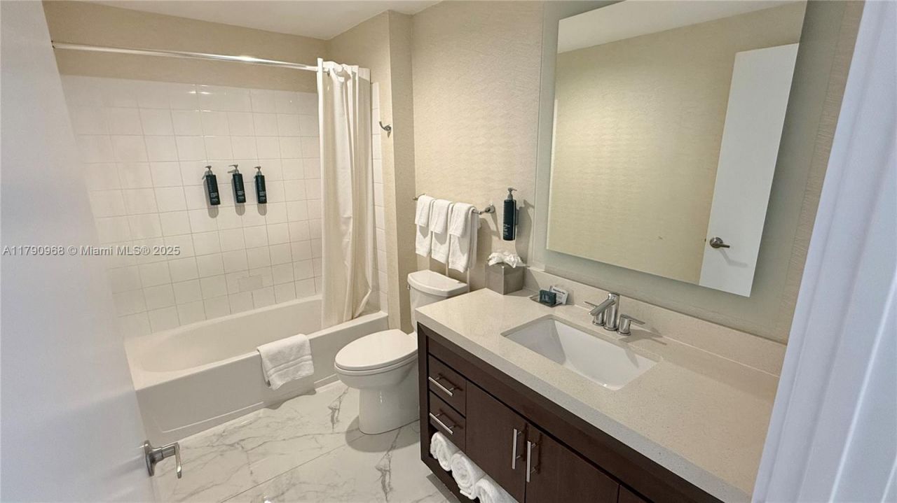 17375 Collins Ave, Unit 608, Sunny Isles Beach, FL 33160 Photo