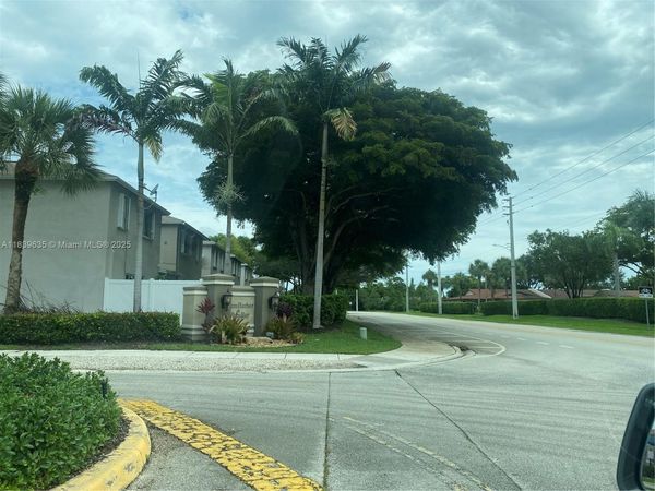 6006 Plum Pl, Tamarac, FL 33321