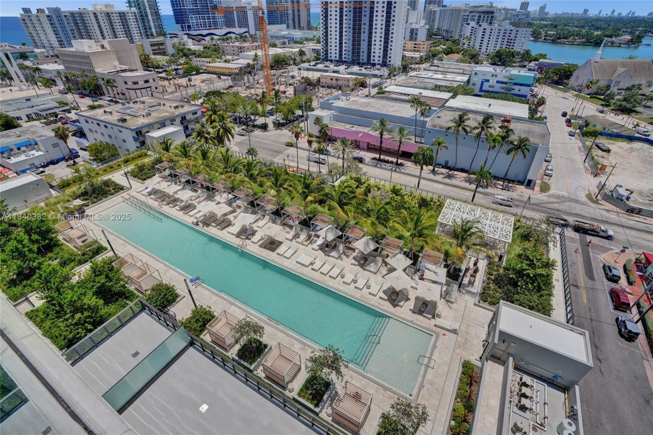 580 72nd St, Unit 1208, Miami Beach, FL 33141 Photo