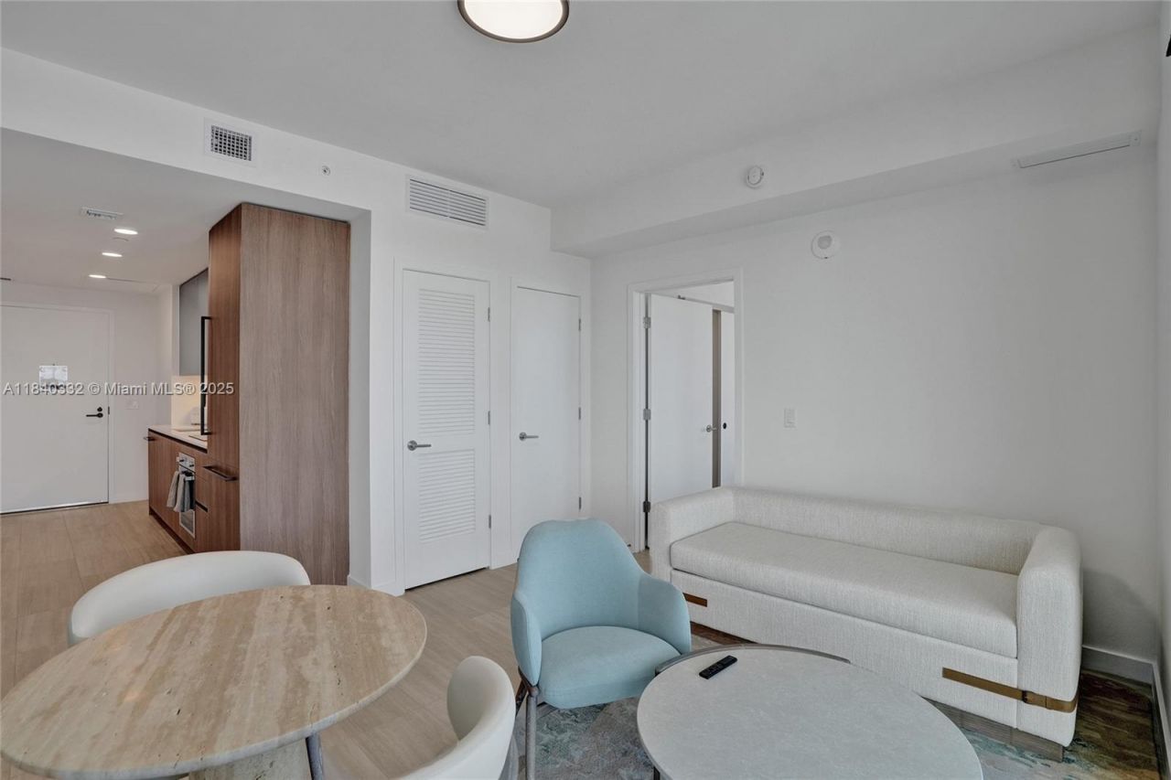 580 72nd St, Unit 1208, Miami Beach, FL 33141 Photo