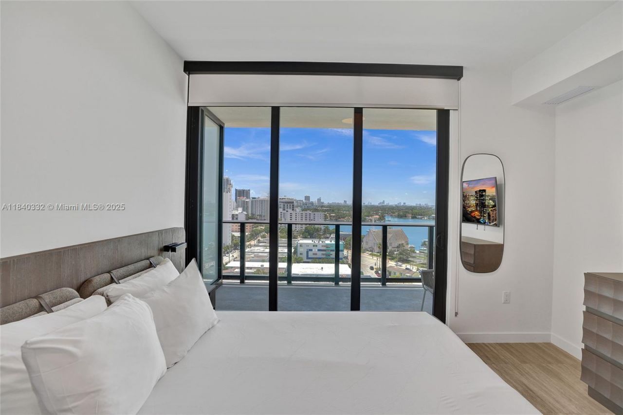 580 72nd St, Unit 1208, Miami Beach, FL 33141 Photo