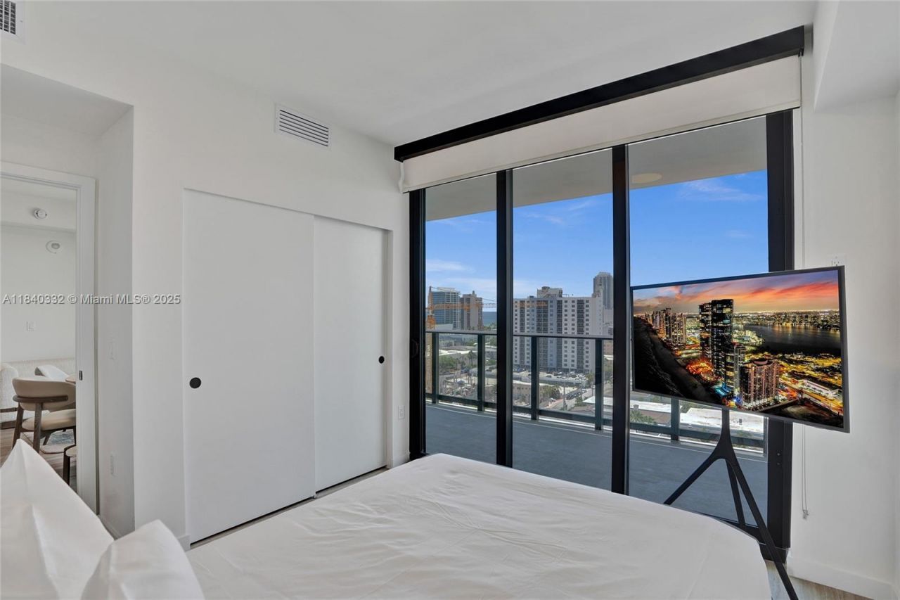 580 72nd St, Unit 1208, Miami Beach, FL 33141 Photo