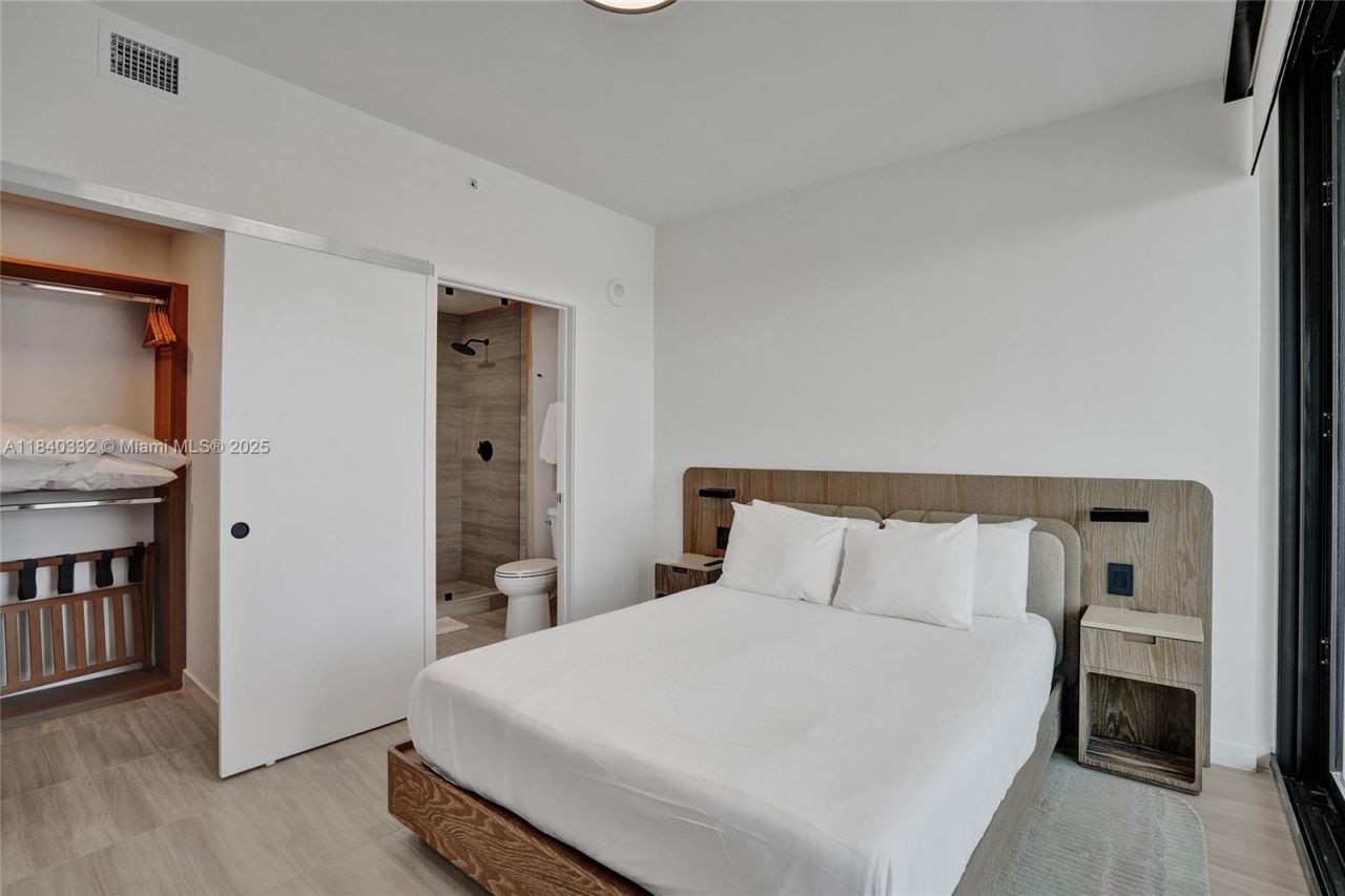 580 72nd St, Unit 1208, Miami Beach, FL 33141 Photo