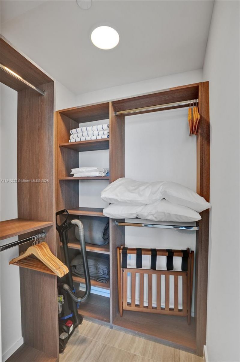 580 72nd St, Unit 1208, Miami Beach, FL 33141 Photo