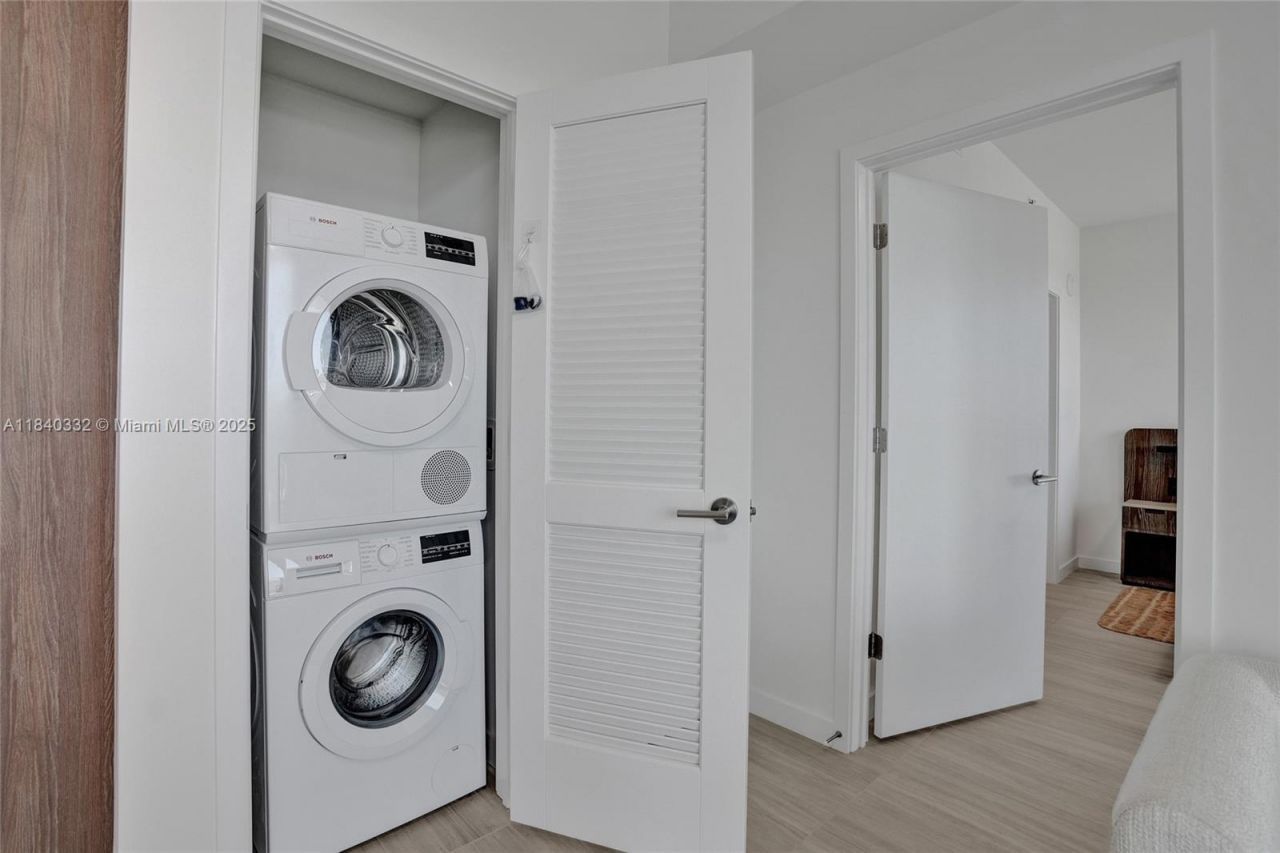 580 72nd St, Unit 1208, Miami Beach, FL 33141 Photo