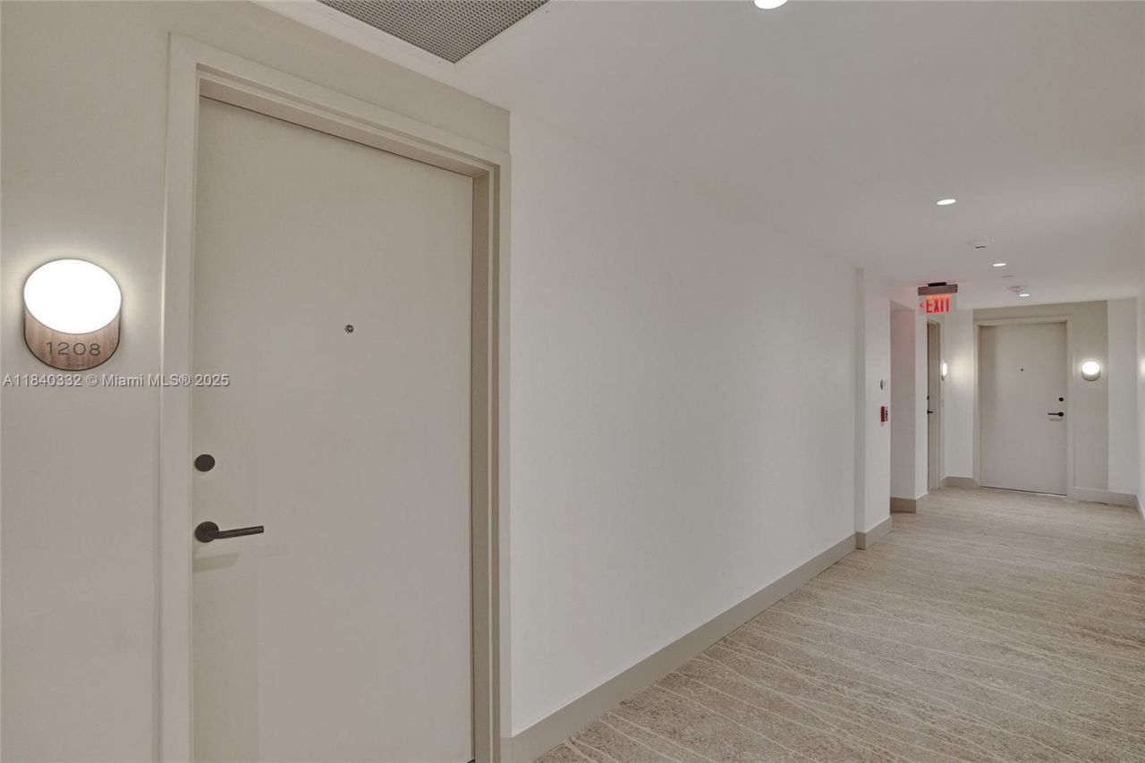 580 72nd St, Unit 1208, Miami Beach, FL 33141 Photo