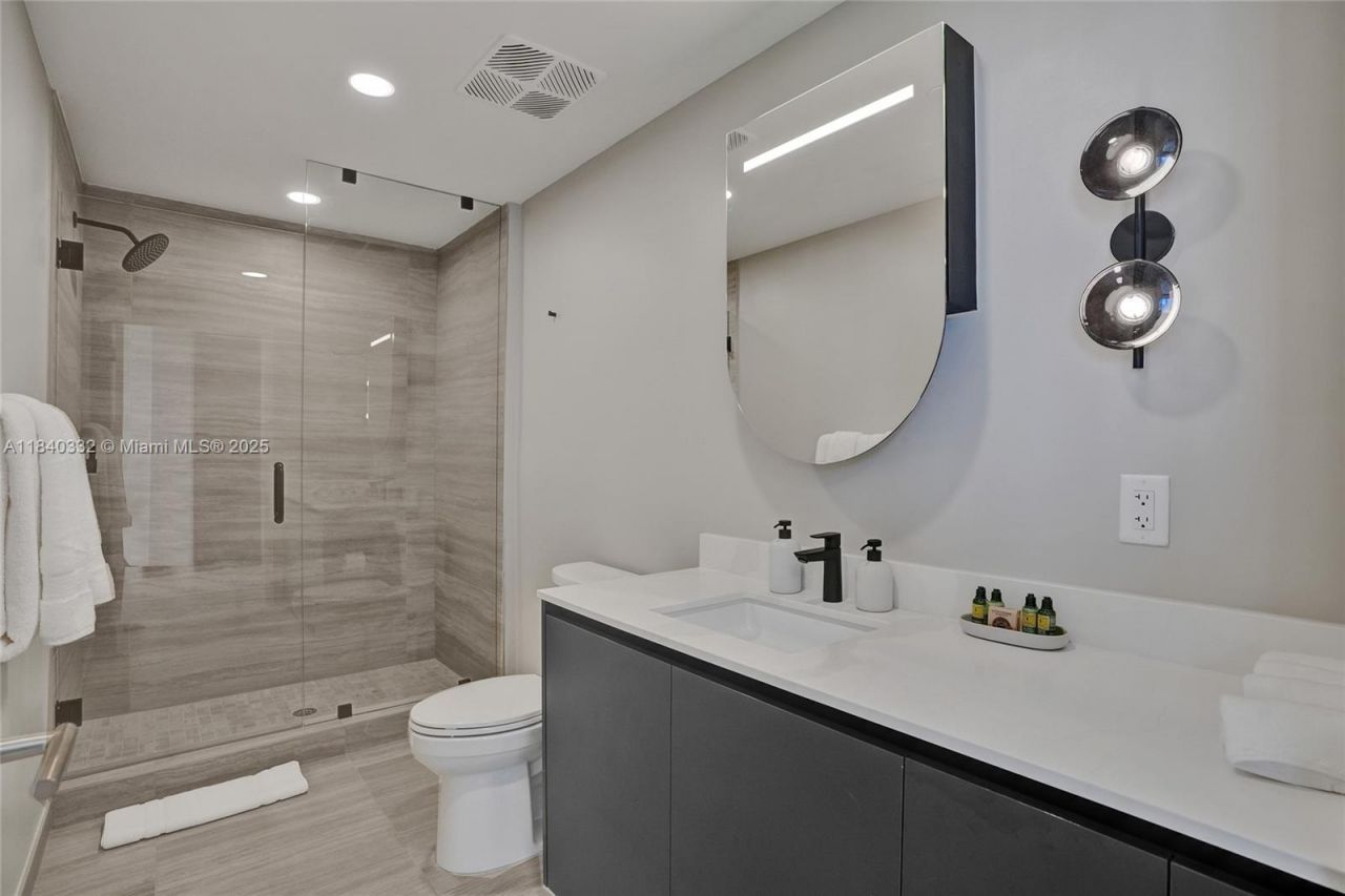 580 72nd St, Unit 1208, Miami Beach, FL 33141 Photo