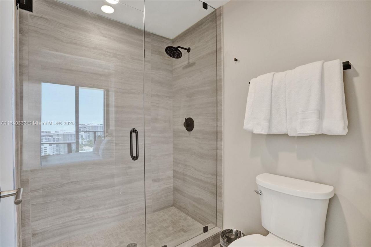 580 72nd St, Unit 1208, Miami Beach, FL 33141 Photo