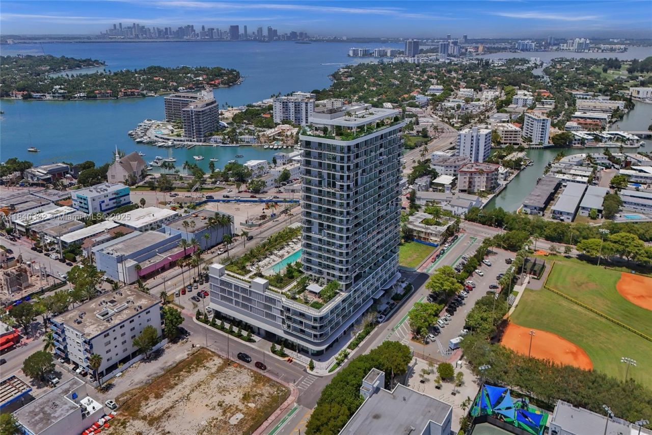 580 72nd St, Unit 1208, Miami Beach, FL 33141 Photo